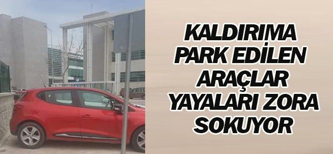 Kaldırıma park edilen araçlar yayaları zora sokuyor