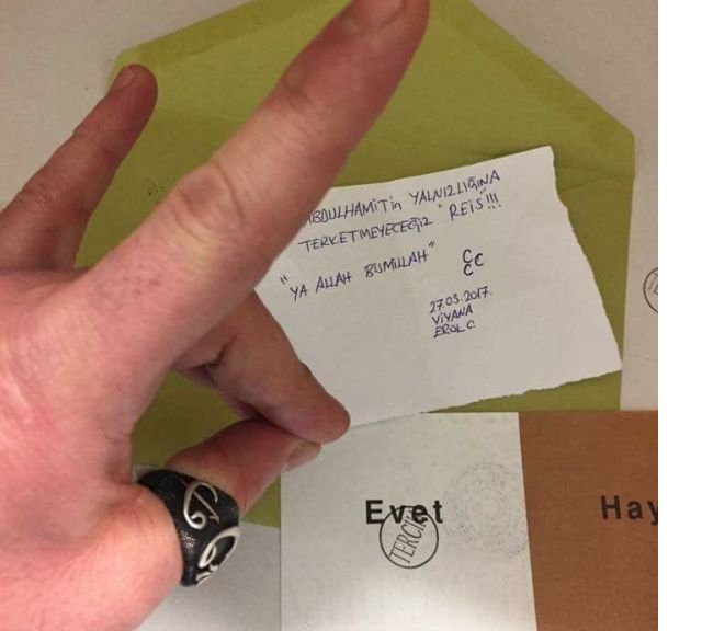 Avrupa'da yaşayan gurbetçiler referandum için oy vermeye başladı