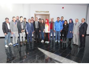 Rektör Yıldız, başarılı sporcuları kabul etti