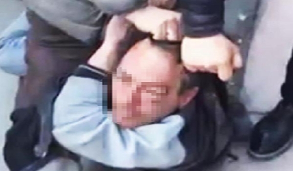 Konya'da Öğrencileri Taciz Ettiği İddia Edilen Kişiye Vatandaş Dayağı