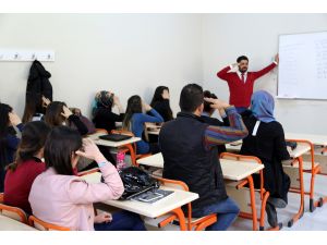 Engelleri kaldırmak için "işaret dili" öğreniyorlar