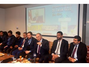 Bakan Özlü, Kocaeli'de gençlerle buluştu
