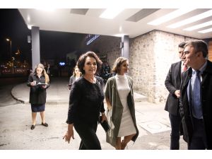 DÜZELTME - "Başbakan Yıldırım, sanatçılarla bir araya geldi" başlıklı haberimizde sanatçı Muazzez Ersoy'un ismi, sehven "Muazzez Abacı" olarak yer almıştır. Haberimizi düzelterek yeniden yayımlıyoruz