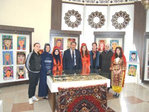 Geleneksel Türk Kadını Baş Bağlama  Örnekleri Resim Sergisi beğeni topladı