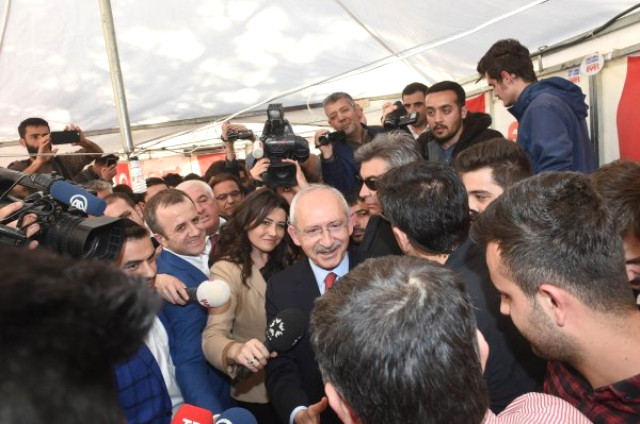 Kılıçdaroğlu'ndan 'Evet' Çadırına Ziyaret