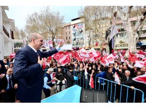 Kurtulmuş, Pendik'te "Evet" ve "Hayır" stantlarını ziyaret etti