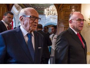 Fransa Başbakanı Cazeneuve Tunus'ta