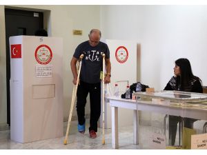 Suudi Arabistan'daki Türkler oy kullanmaya devam ediyor