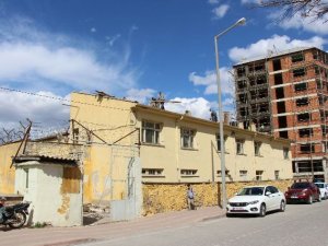 Seydişehir’de eski cezaevi yıkıldı