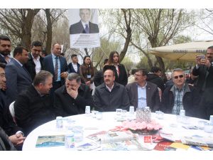 DÜZELTME "Gölbaşı'nda bahar şenliği" başlıklı haberimizin 5. paragrafındaki "Alparslan" ismi "AK Parti Ankara Milletvekili Ahmet Gündoğdu" olarak düzeltilmiştir. Haberimizi düzelterek yenid