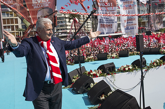 Başbakan Binali Yıldırım, İzmir'de Bozkurt'a yüklendi VİDEO HABER