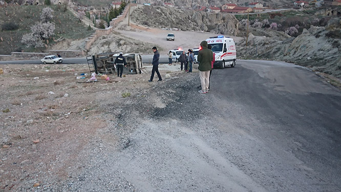Konya'da Freni Patlayan Kamyonet Takla Attı: 3 Yaralı
