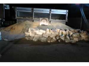 Tır dorsesinde 808 kilo esrar yakalandı