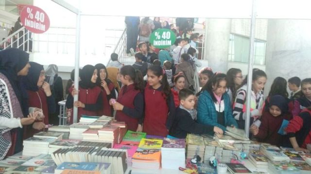Kitap kurtları yazarlarla buluştular