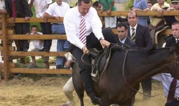 Kozmik Oda'daki "ilgisiz" belgeler Özel'i sinirlendirdi