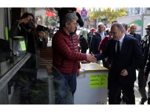 Bakan Özlü, Akçakoca esnafını ziyaret etti