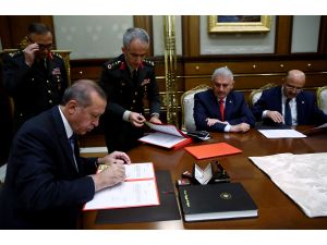 Erdoğan'a YAŞ kararlarını sunan albay generalleri fişlemiş