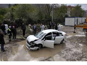 Polisten kaçarken aracıyla ırmağa düşen sürücünün kaybolması
