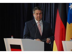 Almanya Dışişleri Bakanı Gabriel Kosova'da