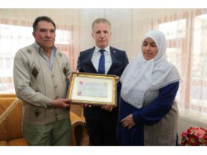 Vali Gül'ün hayırsever aileye ziyareti