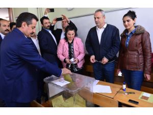 Bakan Faruk Çelik oyunu kullandı