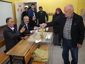 Darbe anayasasına "hayır "diyen Topağaç köyü sandık başında