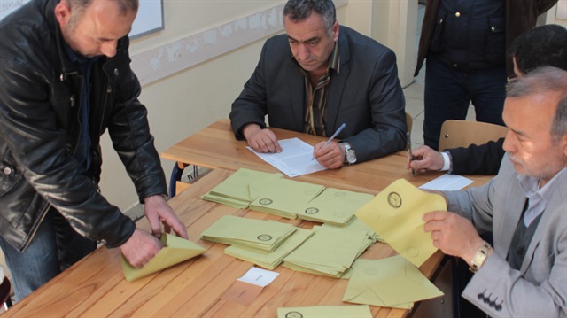 Referandum oyları sayılıyor işte ilk sonuçlar