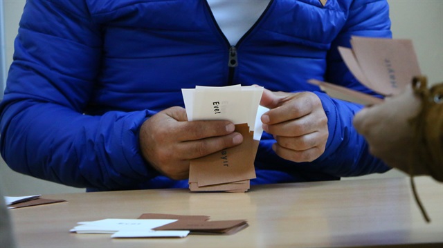 Almanya'da ilk sonuçlar belli oldu