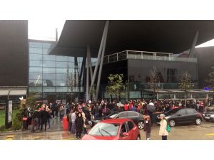 Bağcılar'da alışveriş merkezinde çıkan yangın