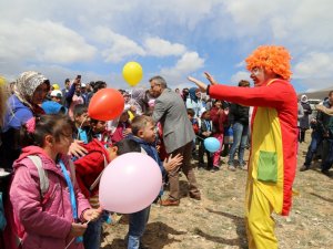 "Özel çocuklar"ın fidanları toprakla buluştu