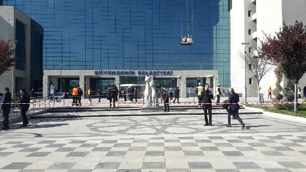 Ankara Büyükşehir Belediyesi'ne Ateş Açıldı