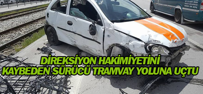 Konya'da otomobil tramvay yoluna uçtu