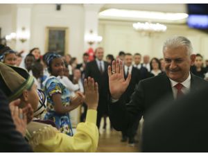 Başbakan Yıldırım dünya çocuklarıyla buluştu