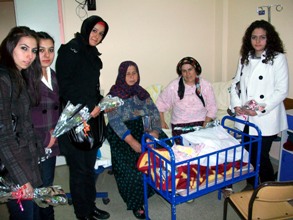 Üniversite öğrencilerinin hasta ziyaret