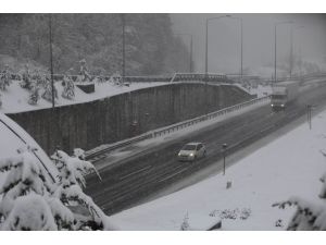 Bolu Dağı'nda yoğun kar yağışı