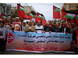 Açlık grevi yapan Filistinli tutuklulara "destek gösterisi"