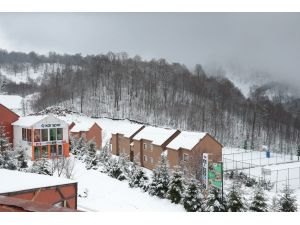 Aralıkta yağan kar turizmcinin yüzünü güldürdü