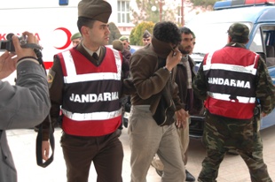 Bin 198 parça tarihi eser ele geçirildi