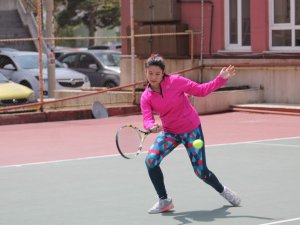 Teniste 23 Nisan Ulusal Egemenlik Kupası Yapıldı