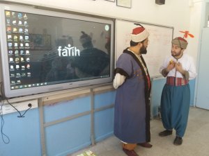 Çocuklar için sanatı köylere götüren tiyatro