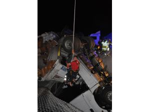 GÜNCELLEME - Bolu'da tır ile otomobil çarpıştı: 1 ölü, 4 yaralı