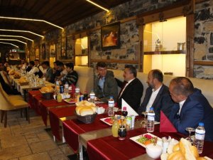 Tutal, Mehmetçiklerle yemekte buluştu