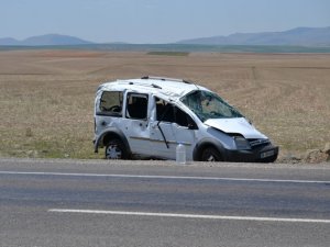Kulu’da hafif ticari araç takla attı: 4 yaralı