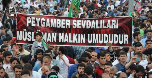 Diyarbakır'da 'Kutlu Doğum Haftası' etkinliğinde pankartlar dikkat çekti