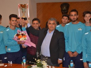 Ereğlispor Şampiyonluk Kupasını  Özgüven’le paylaştı