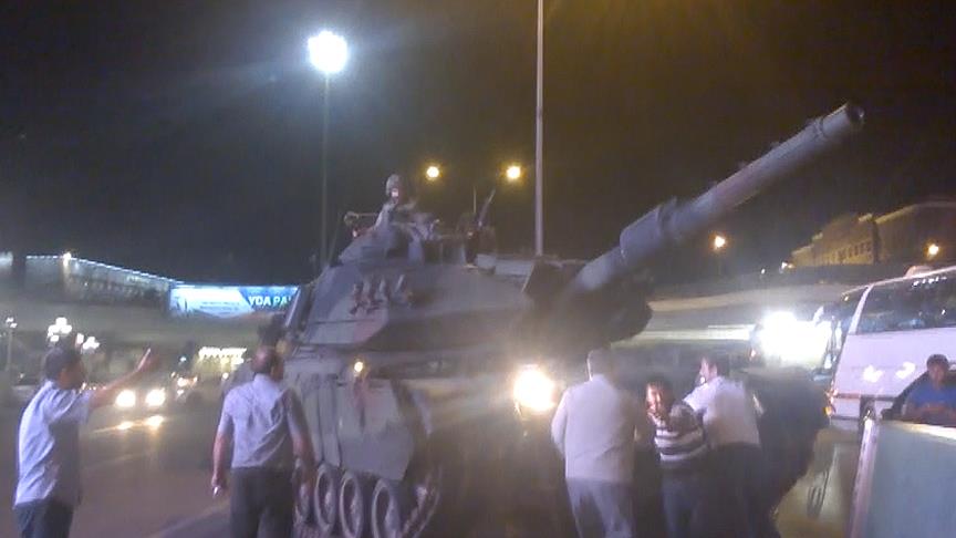 Darbeci komutan gözünü kırpmadan vurdu TIKLA İZLE