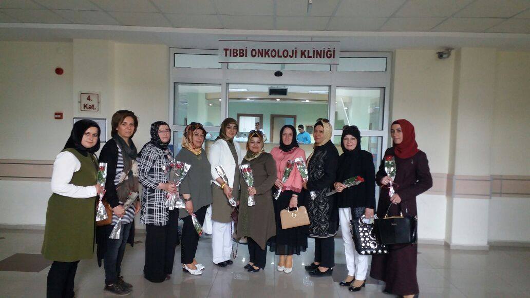Hanım lardan anlamlı ziyaret