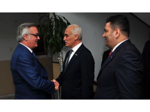 Türkiye'de yatırım yapan yabancılara vatandaşlık hakkı verilmesi