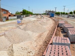 Kanal Caddesi'nin yolları parke ile örülüyor