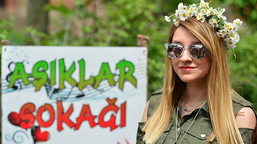 Eş adaylarını 'Aşıklar Sokağı'nda aradılar  VİDEO HABER